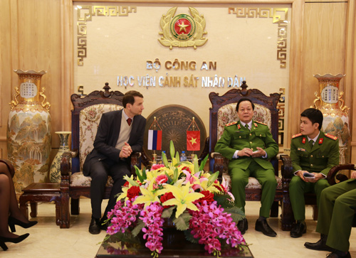 Tiếp xã giao Tham tán công sứ Liên bang Nga tại Việt Nam